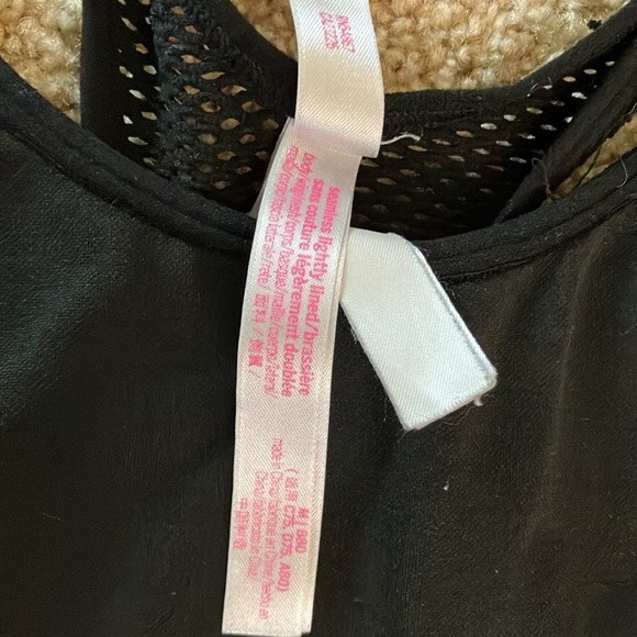 Set of 4 Pink by VS Size Medium seamless lightly lined sports bras - Picture 4 of 6